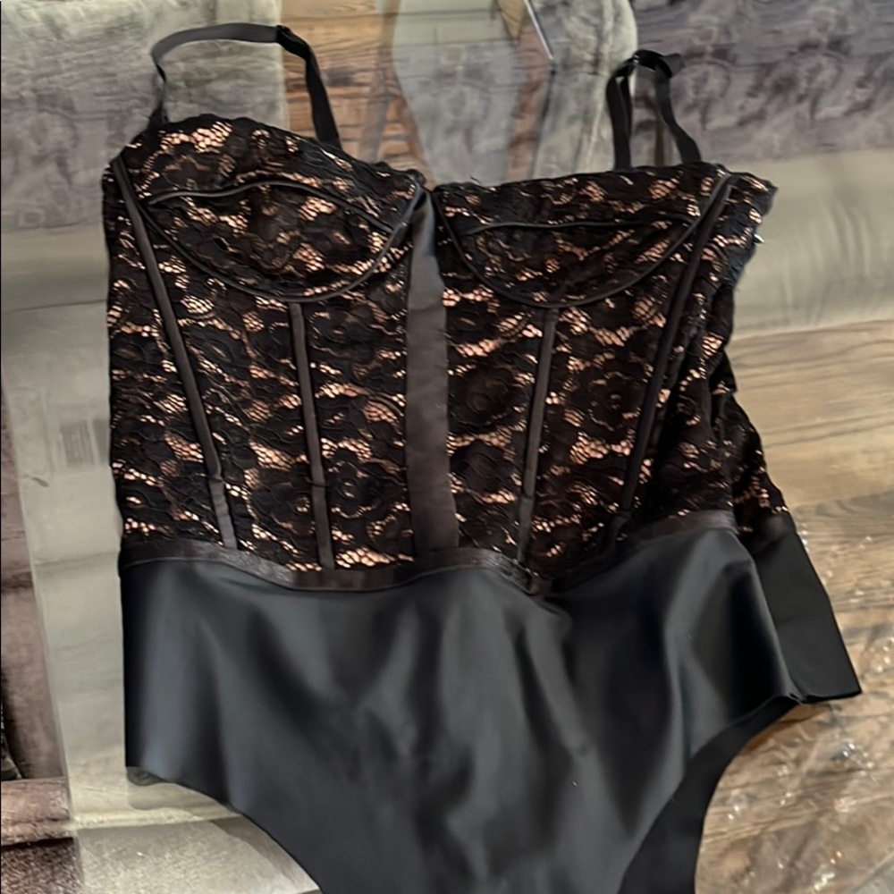 Bodysuit black and beige lace